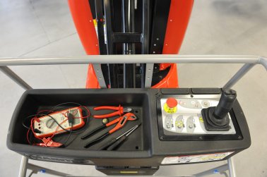 Manitou 100 VJR Vertikalmastbühne