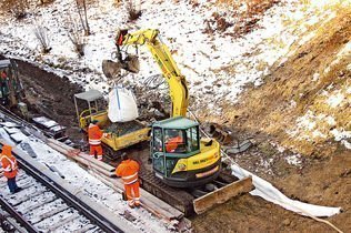 Gleisbau: Der Hüllkreisbagger von Ammann Yanmar punktet bei engen Baustellenverhältnissen