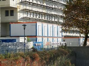 Bei der Bebauung des Südhofs der Universität Köln dienen HKL Container als funktionale Aufenthalts- und Bürolösung.