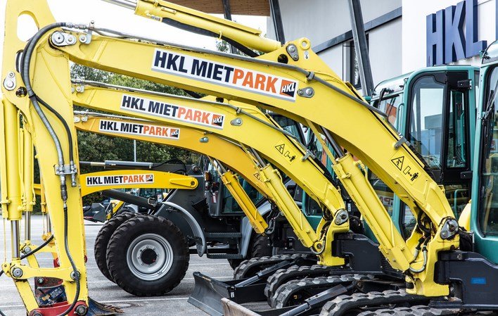 Das Angebot der gut ausgestatteten HKL Center überzeugt mit Maschinen für Galabau-, Tief- und Straßenbaufirmen